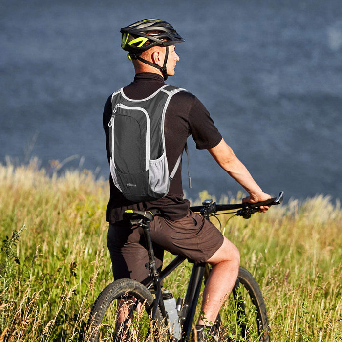 Trinkrucksack, Trinkrucksack mit 2 Liter Trinkblase leichte Isolierung, für Laufen, Wandern, Reiten, Camping, Radfahren, Klettern für Damen und Herren